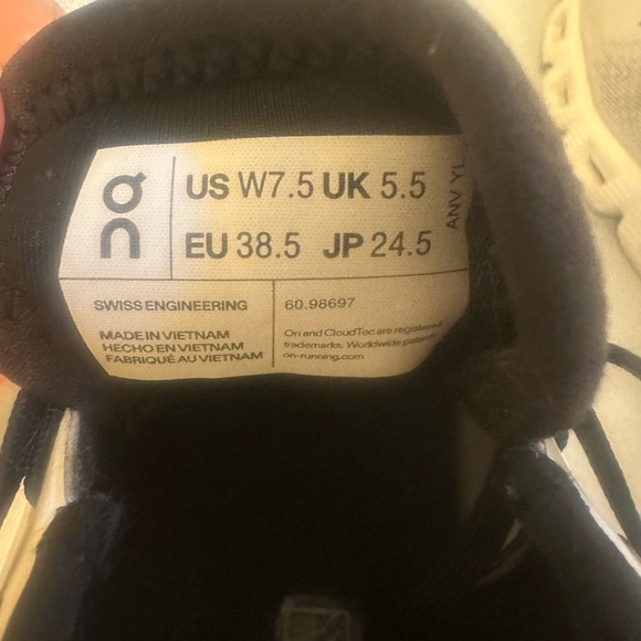 Worn 4-5x - Picture 2 of 2